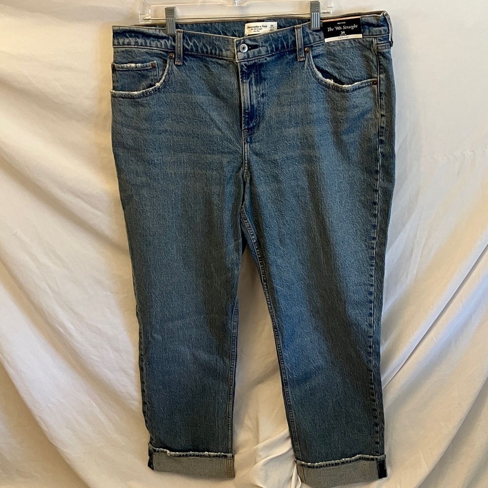 Abercrombie & Fitch: “Curve Love” The 90s Straight Jeans- Mid Rise- 34 Regular